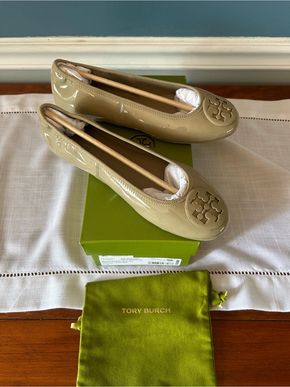 NWT Tory Burch Reva Travel Ballet flats in a beige "Palo Santo" color